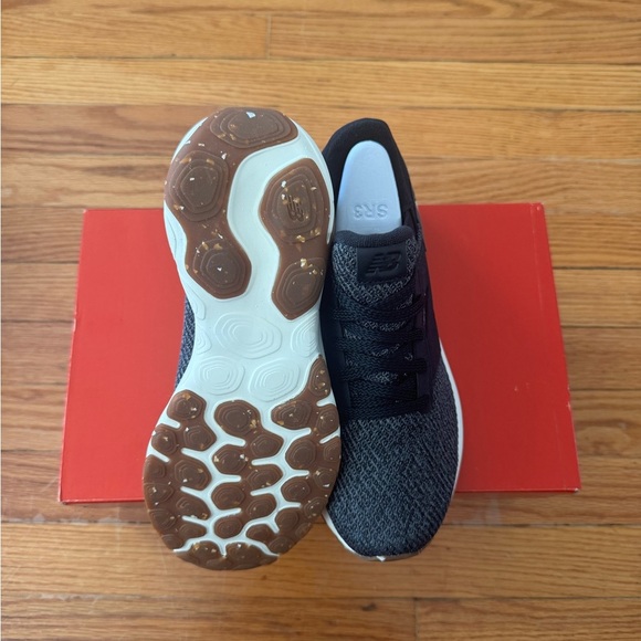 New Balance Comfortable Brand New. Size 8 - Picture 3 of 3